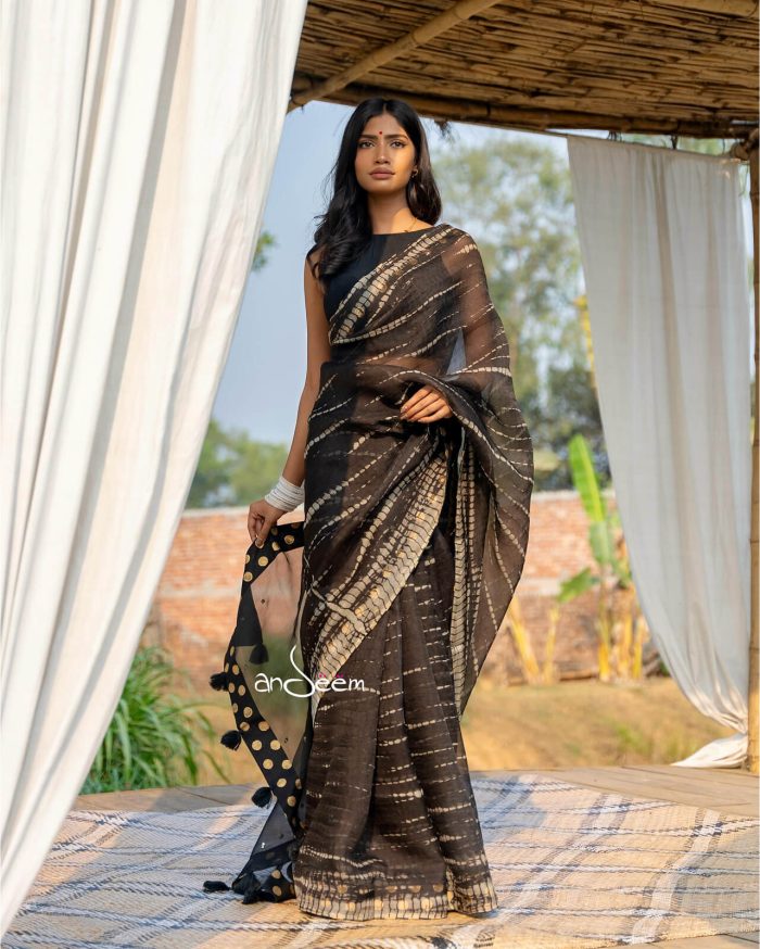 Black Muslin Saree with Karchupi - Image 2