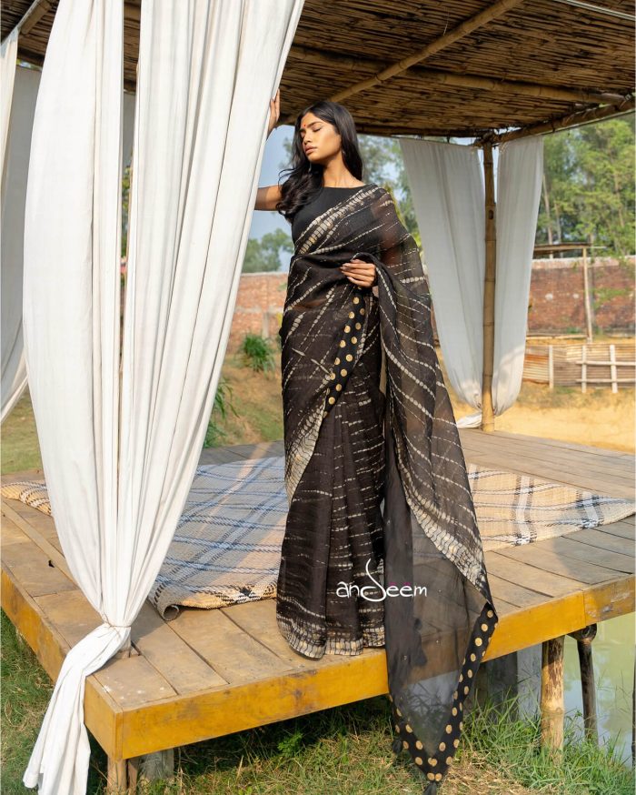 Black Muslin Saree with Karchupi - Image 4