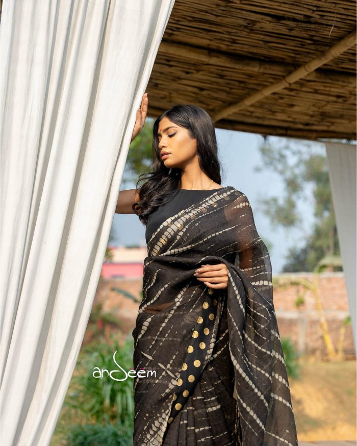 Black Muslin Saree with Karchupi - Image 5