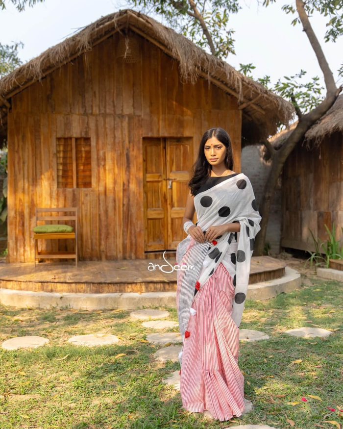 Polka Dotted Cotton Saree - Black and Red - Image 4