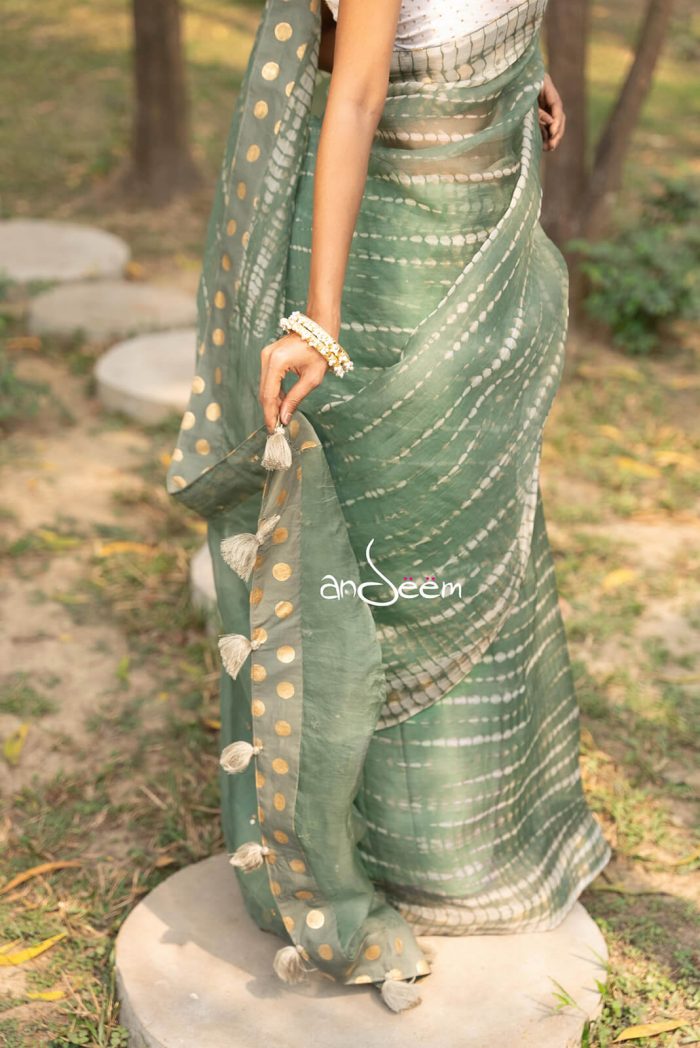 Moss Green Muslin Saree with Karchupi - Image 4