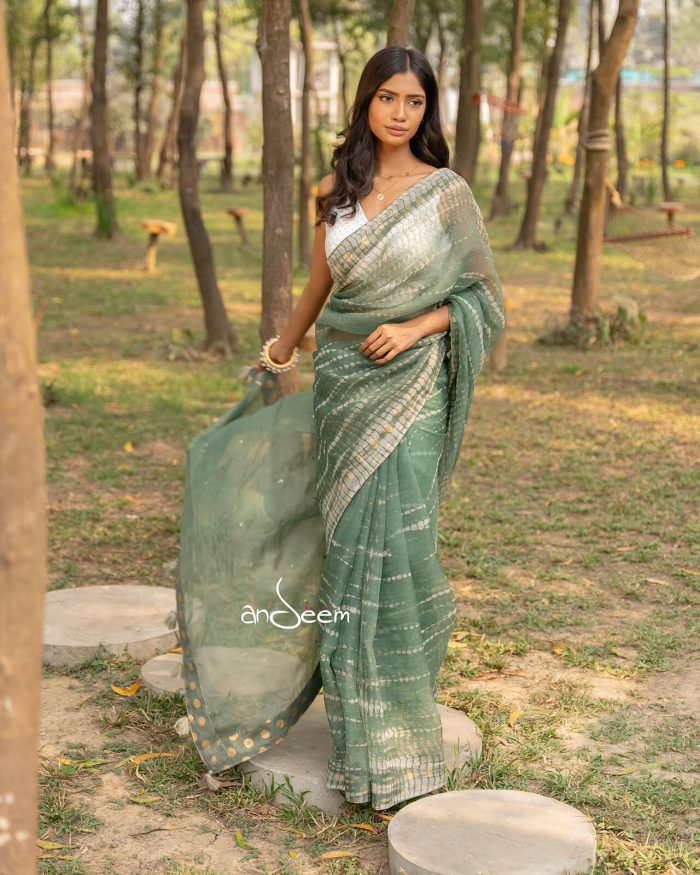 Moss Green Muslin Saree with Karchupi - Image 2
