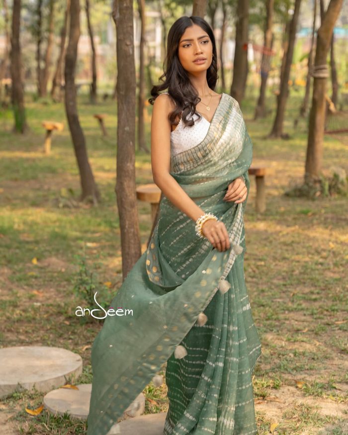 Moss Green Muslin Saree with Karchupi - Image 3
