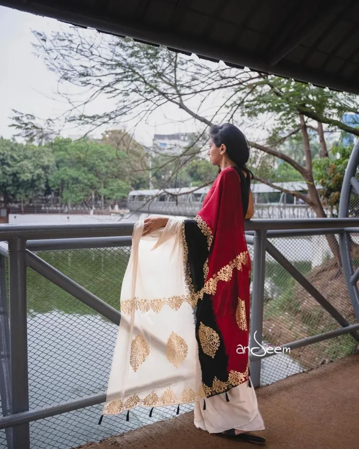 Red, Black, Off-White Crepe Silk Saree With Golden Hand Block - Image 2